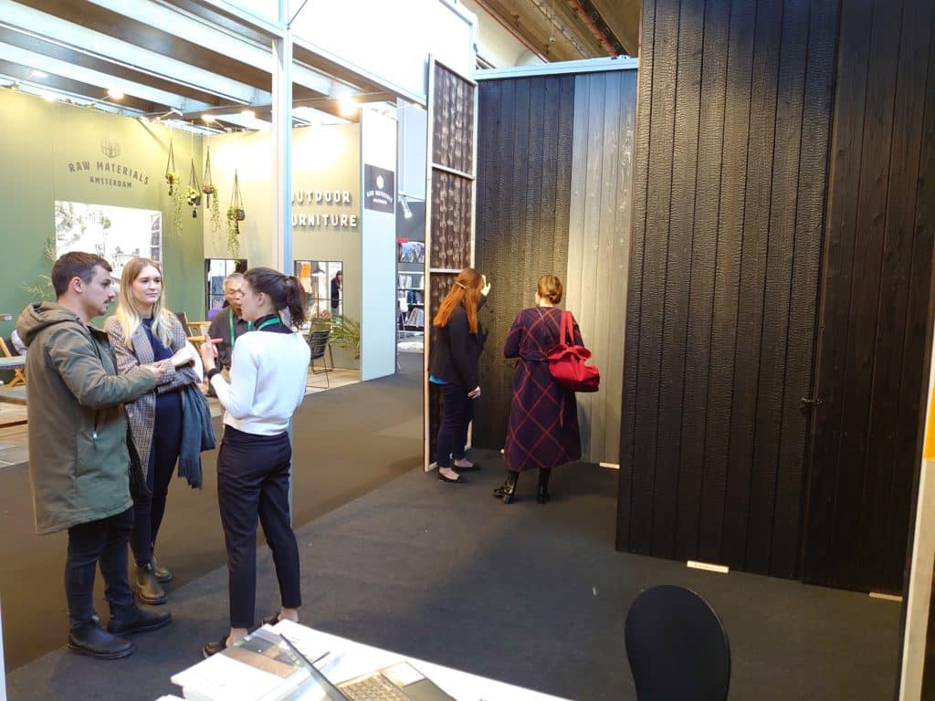 Besucher an unserem Stand auf der Ambiente