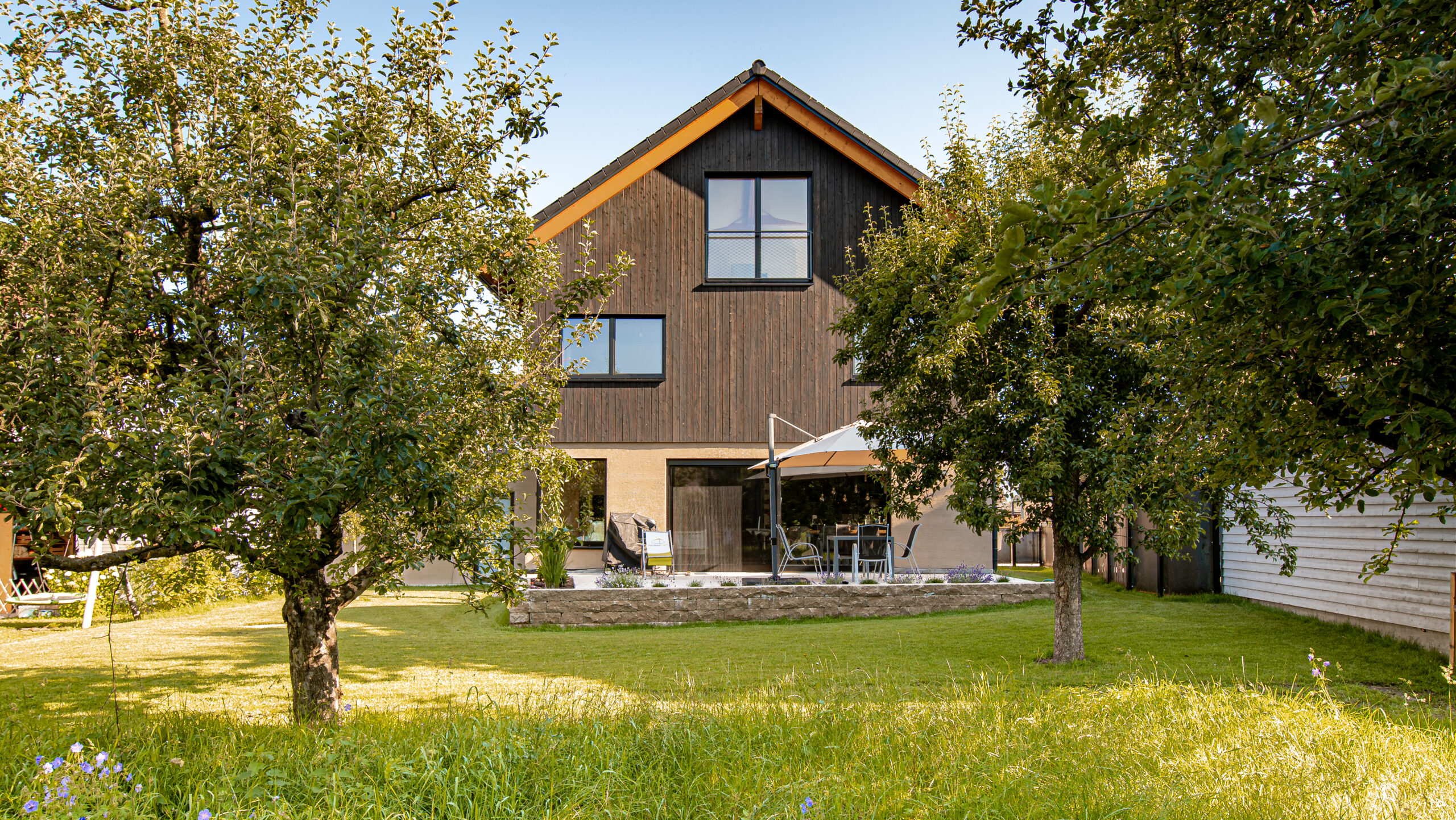 Ansicht eines Gendai-verkleideten Hauses