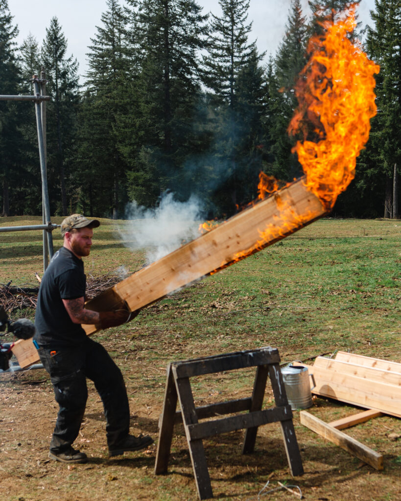 Traditionale HitzebehandlungYakisugi