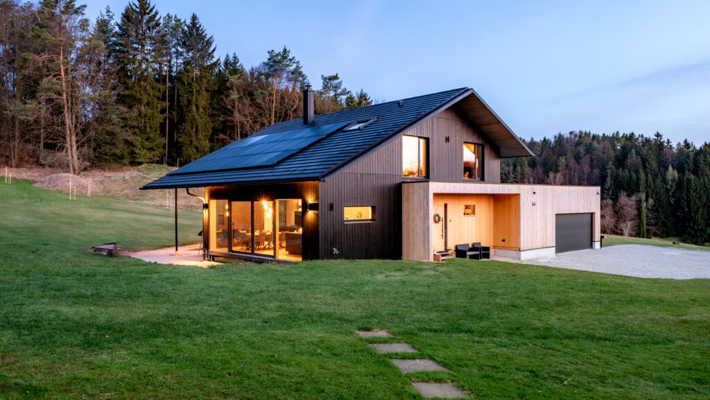 South side of Obertrubach residence with Gendai cladding