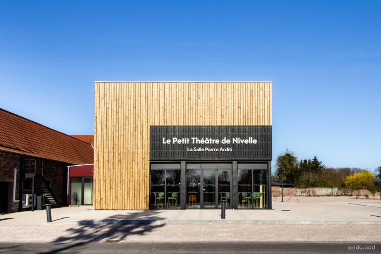 Frontansicht Le Petit Theatre de Nivelle, Frankreich